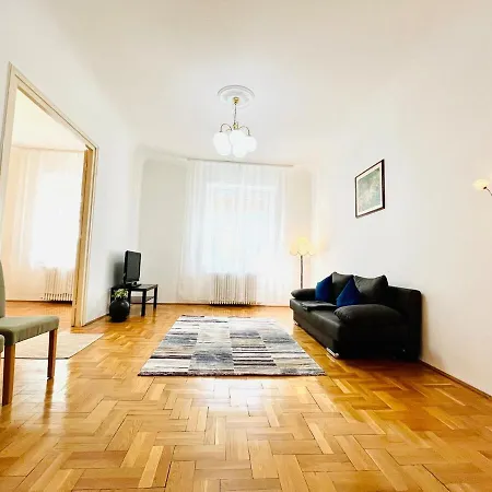 Flat By The Danube * Budapeşte