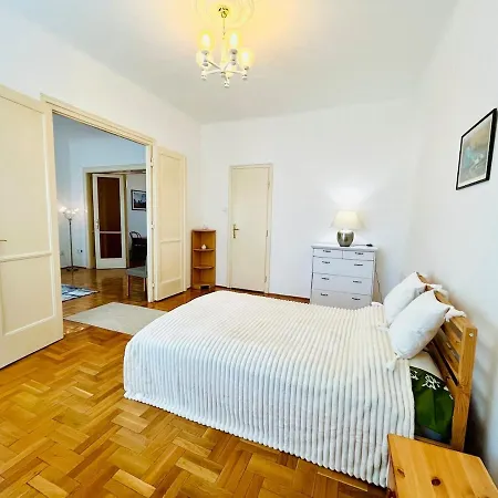 Lägenhet Flat By The Danube